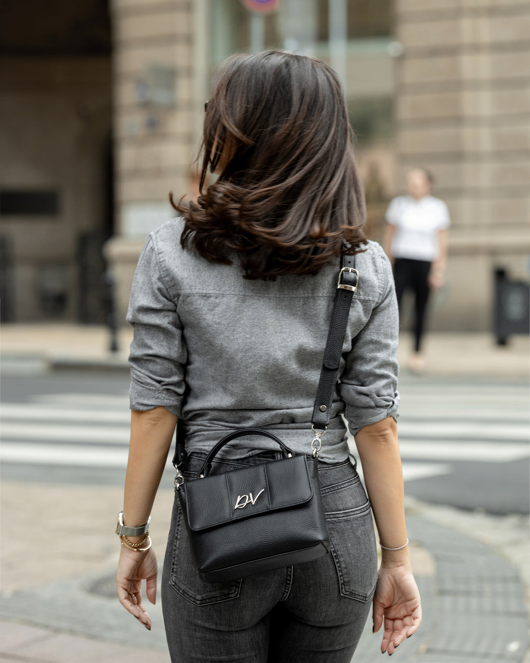 Crna tašna sa ručkom