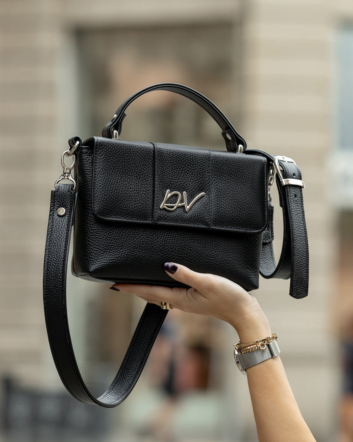 Crna tašna sa ručkom